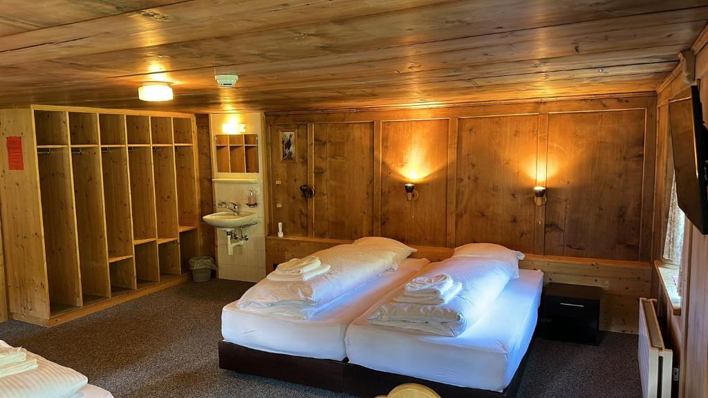 Postel nebo postele na pokoji v ubytování Hotel Tschuggen Davos
