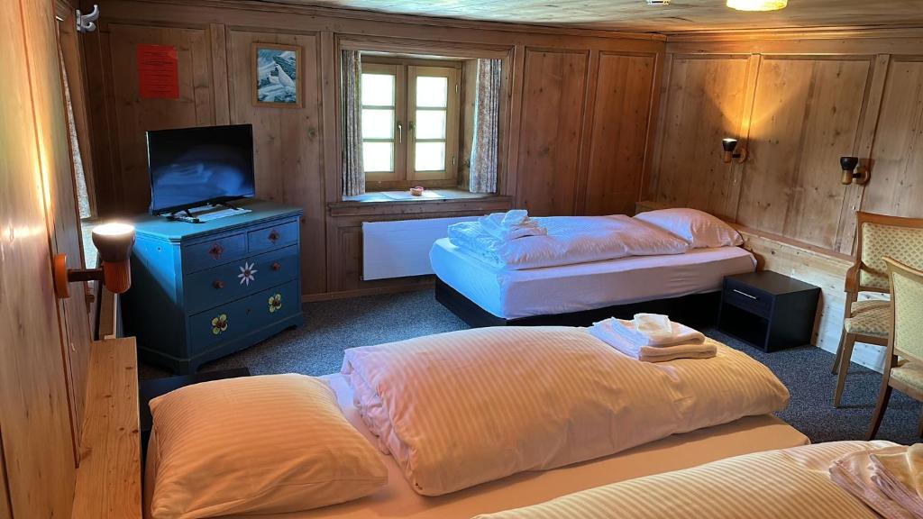 Postel nebo postele na pokoji v ubytování Hotel Tschuggen Davos