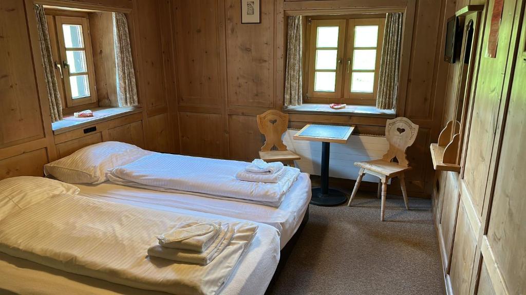 Postel nebo postele na pokoji v ubytování Hotel Tschuggen Davos