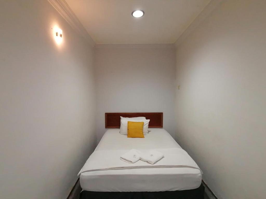Postel nebo postele na pokoji v ubytování Mi Hotel 2 Dungun