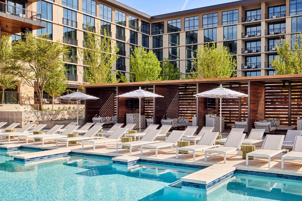 Bazén v ubytování Omni PGA Frisco Resort & Spa nebo v jeho okolí