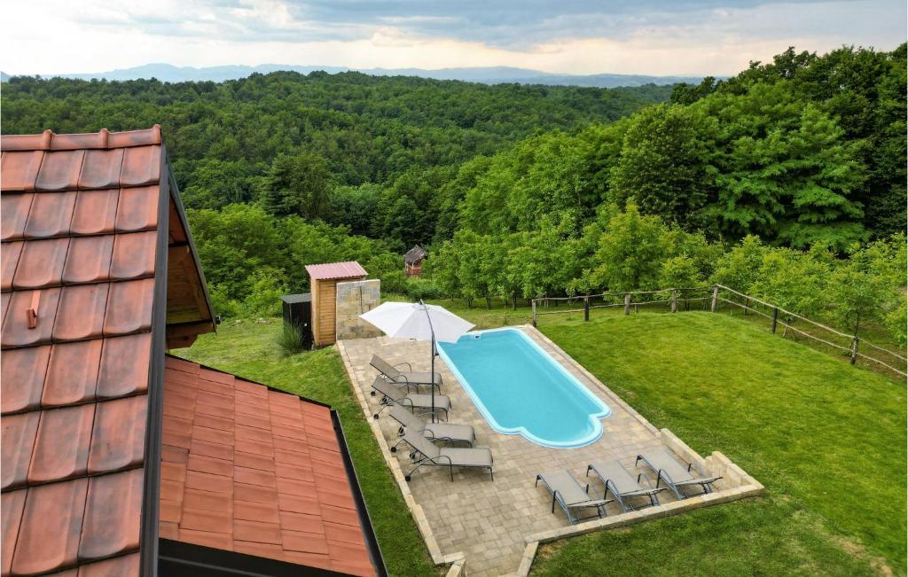 an overhead view of a backyard with a swimming pool at Beautiful Home In Kraljev Vrh With Wifi in Kraljev Vrh