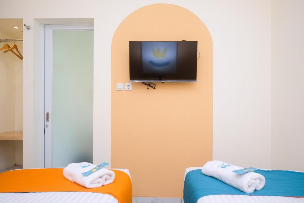 Postel nebo postele na pokoji v ubytování Sans Hotel Aurum Majapahit Semarang