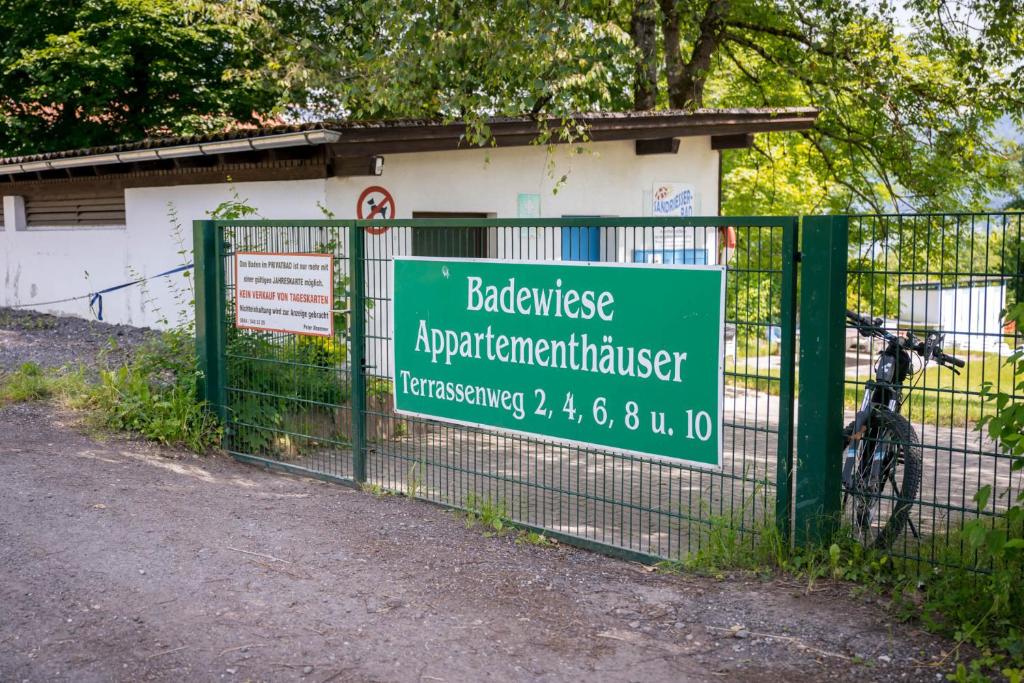 Certifikát, ocenenie alebo iný dokument vystavený v ubytovaní Wohnung Seeblick