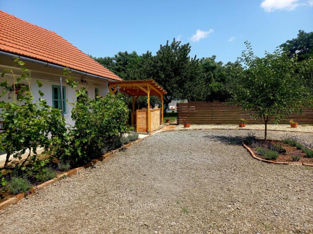 Zahrada ubytování Idill Cottage Vendégház