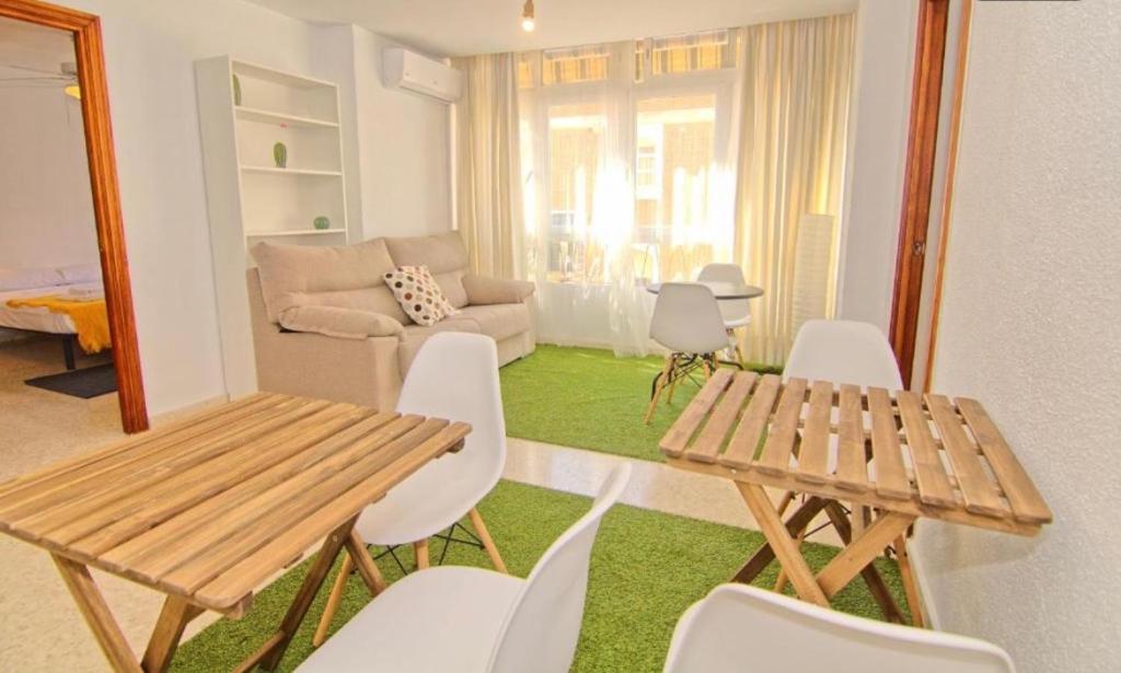 Homestay Low cost room Malaga, Málaga, Spain