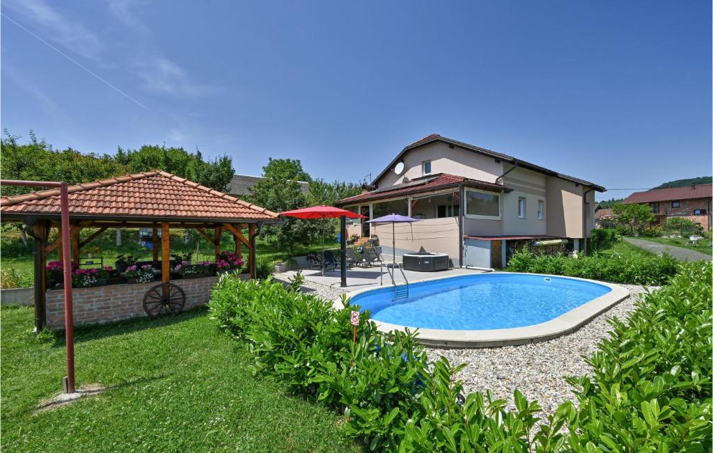 a backyard with a swimming pool and a house at Nice Home In Breznicki Hum With House A Panoramic View in Hrašćina