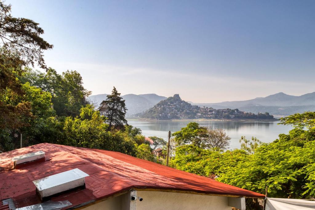 a house with a view of a lake and mountains at Beautiful & Warm Cabin with Lakeview 3BR 2 5BA in Valle de Bravo