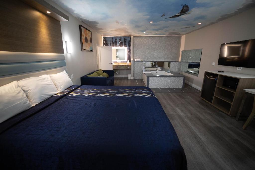 Mid City Inn & Suites Pico Rivera - 