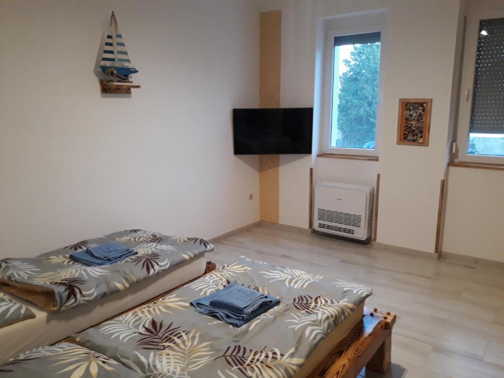 Posteľ alebo postele v izbe v ubytovaní Zimmerferi Apartman Keszthely