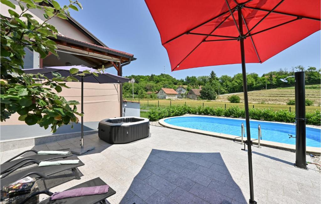 Bazén v ubytovaní Cozy Home In Breznicki Hum alebo v jeho blízkosti