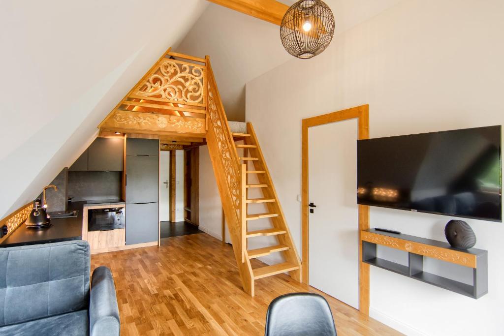 Televízia a/alebo spoločenská miestnosť v ubytovaní REZYDENCJA SKIBÓWKI sauna&jacuzzi