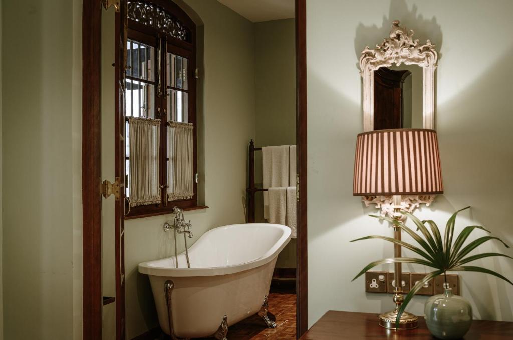 Maniumpathy Hotel - 13