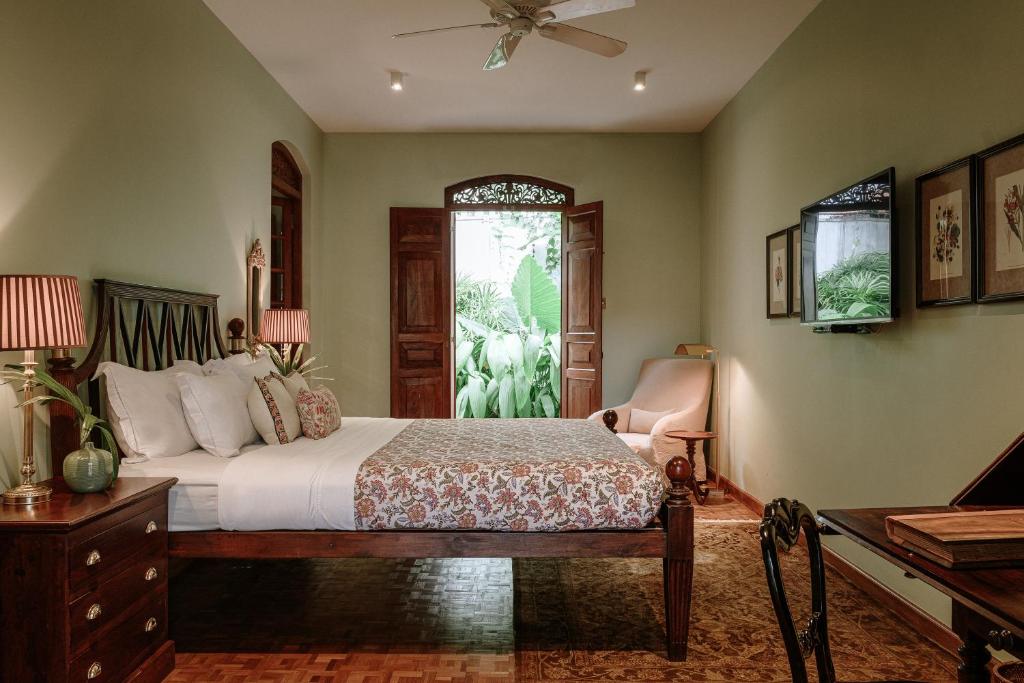 Maniumpathy Hotel - 17