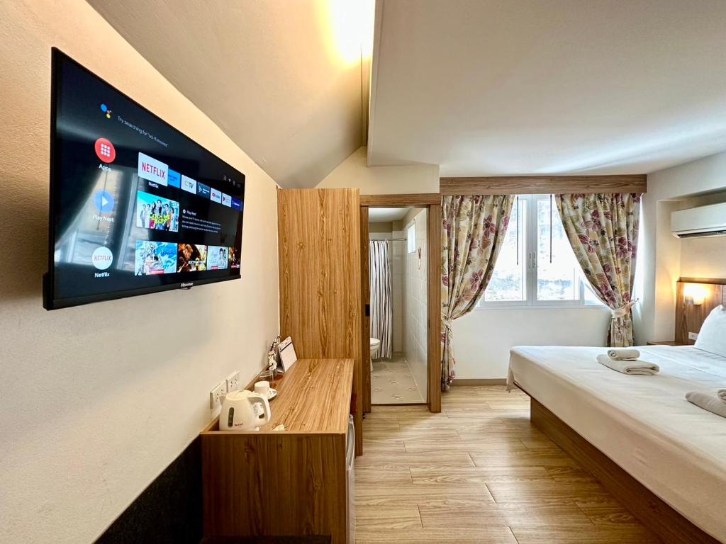 Postel nebo postele na pokoji v ubytování Dinsomon Hotel