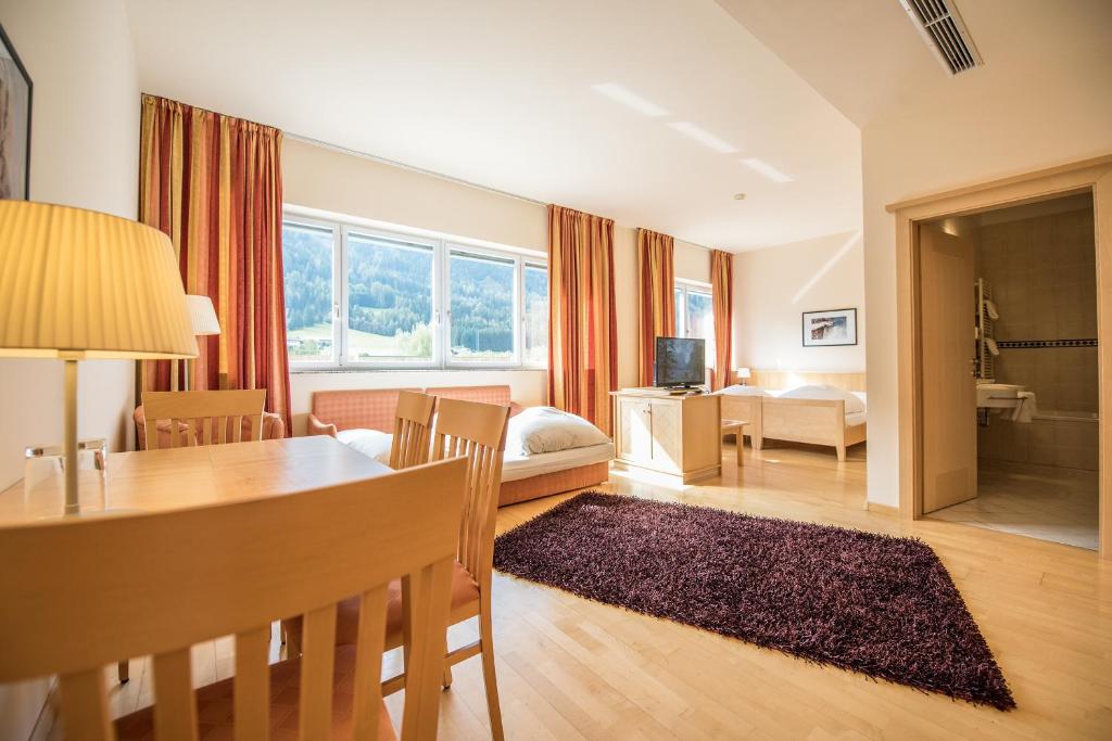 Postel nebo postele na pokoji v ubytování Lodenwirt Residence