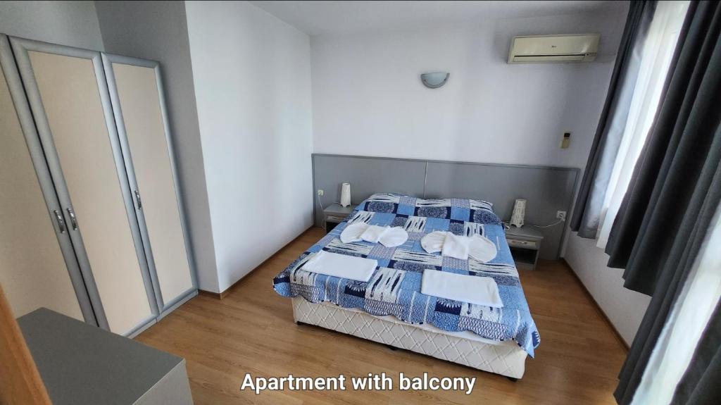 Postel nebo postele na pokoji v ubytování Nushev Hotel