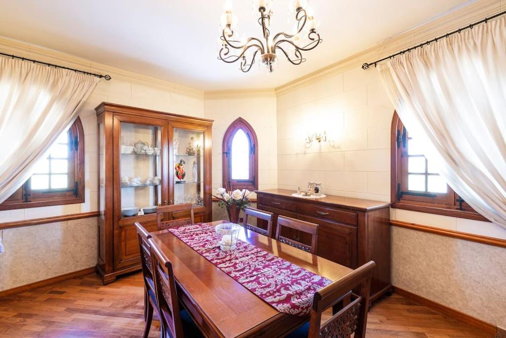 Fotografie z fotogalerie ubytování ZER- Spacious House with Terrace and Views v destinaci Marsaxlokk