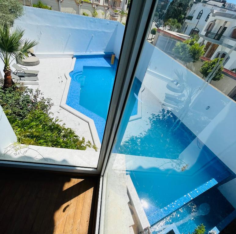 Utsikt över poolen vid Ocean View Villa 16m Long Pool and Hammam eller i närheten