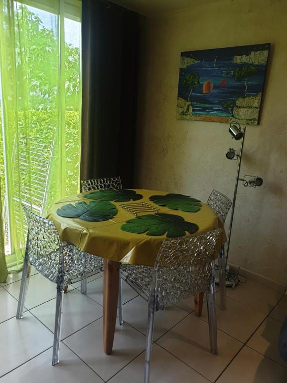 Fotografie z fotogalerie ubytování Studio cabine familial, rez de chaussée,piscine et parking privés v destinaci Palavas-les-Flots