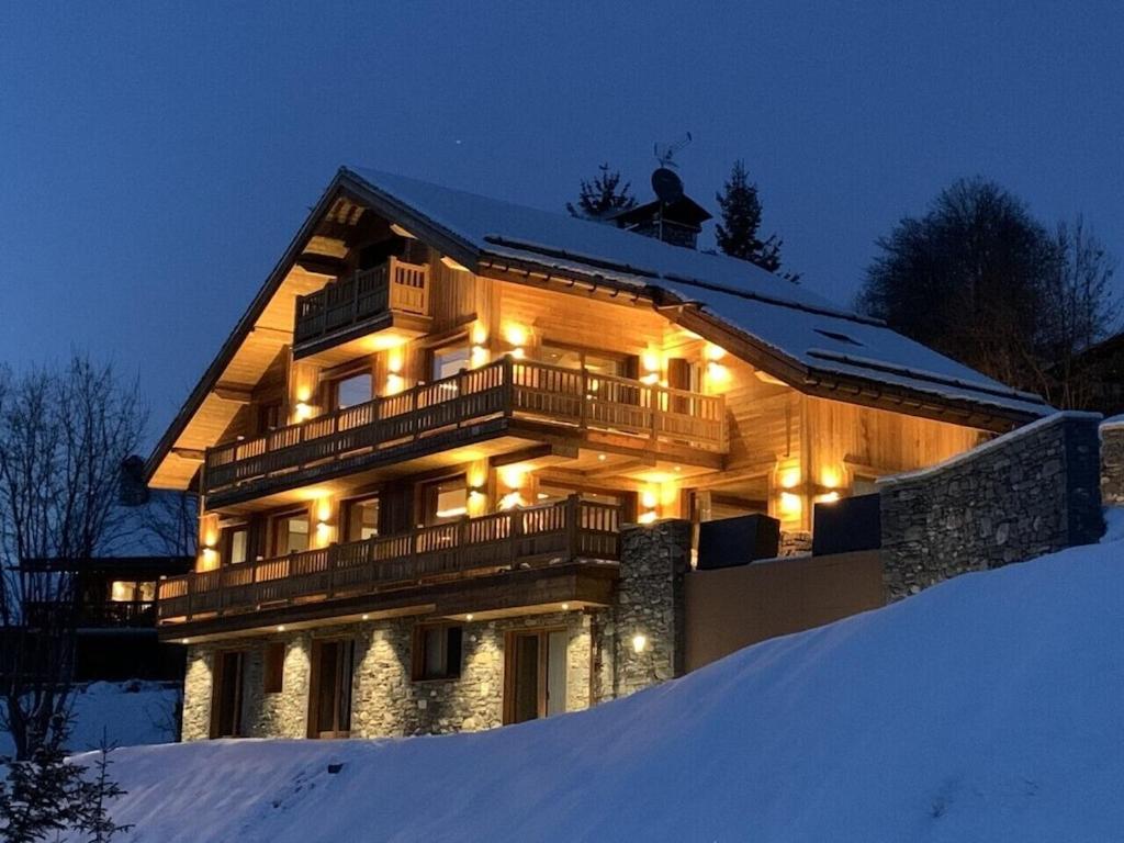 Chalet Carriaz Meribel Village 14pers à 5min à pieds des pistes et commerces зимой