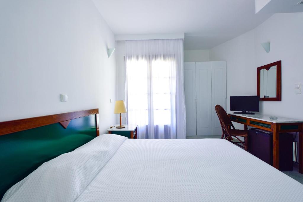 Posteľ alebo postele v izbe v ubytovaní Kalidon beach Hotel