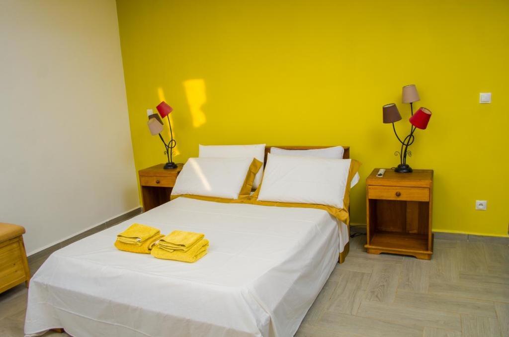 Room in Villa - Comfortable and welcoming Suite with terrace overlooking the lake - Double Room