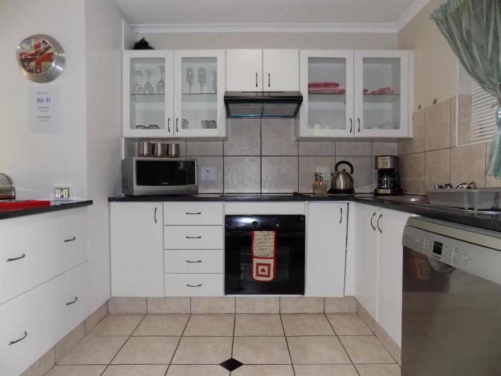 2-Bedroom Apartment within 1km of The Point Beach - Image 23