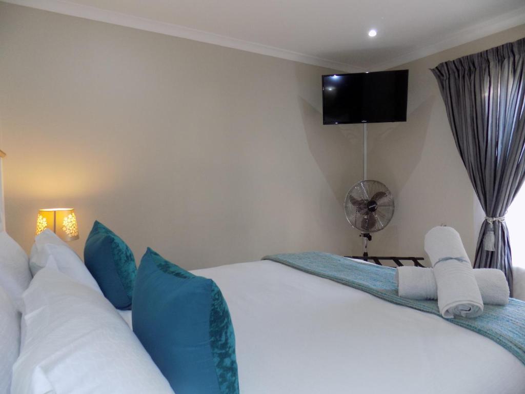 2-Bedroom Apartment within 1km of The Point Beach - Image 16