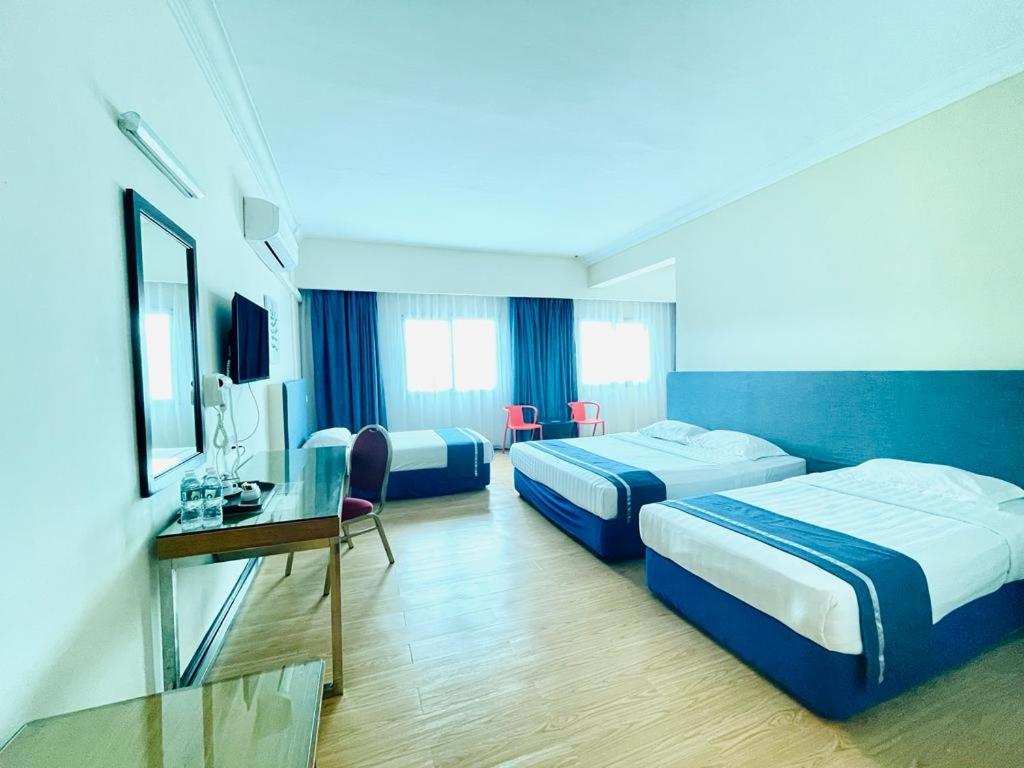 Postel nebo postele na pokoji v ubytování Tyng Garden Hotel