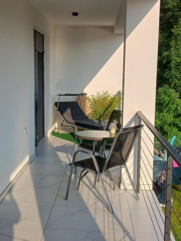 Balkon lub taras w obiekcie Villa White Pearl Diamond, Opatija mit Meerblick & Pool