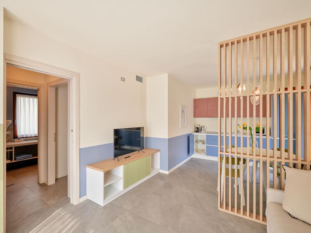 Leti Apartments Garda - Apartment With Pool View