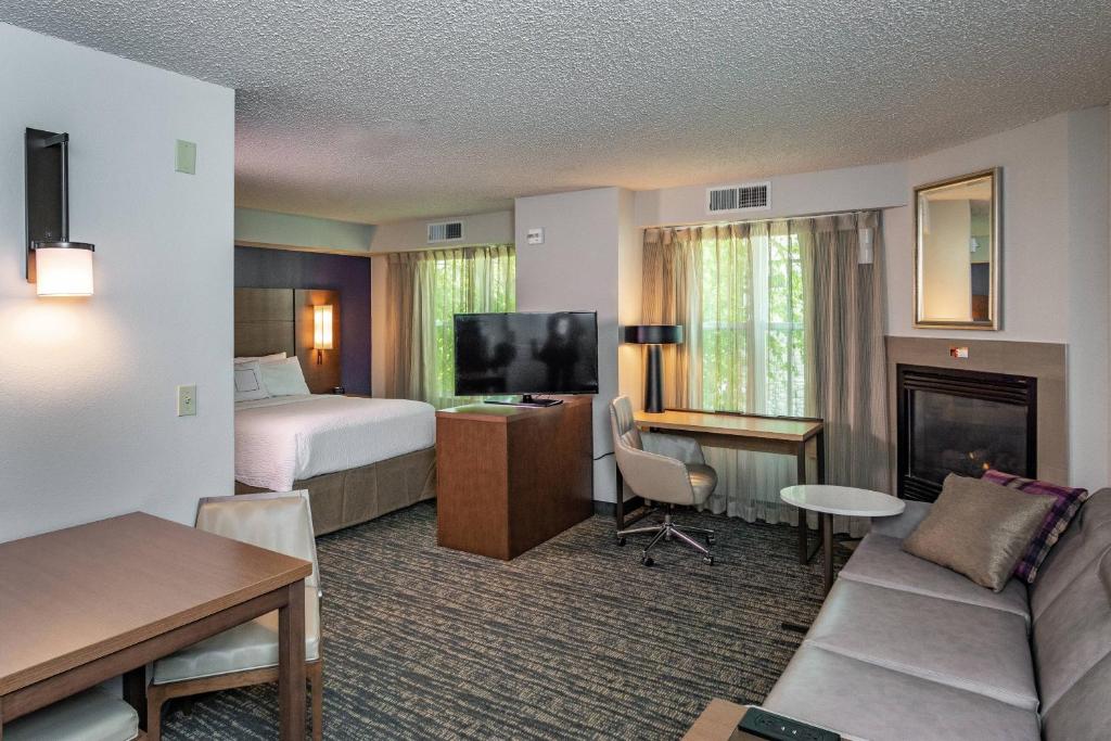 TV a/nebo společenská místnost v ubytování Residence Inn by Marriott Anchorage Midtown