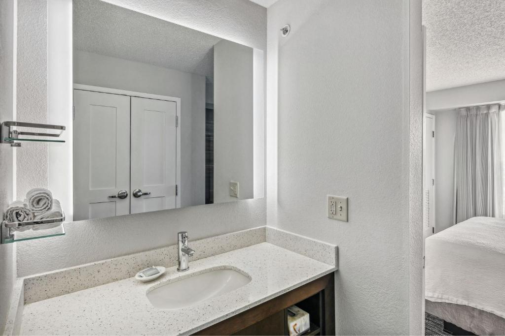 Koupelna v ubytování Residence Inn by Marriott Anchorage Midtown