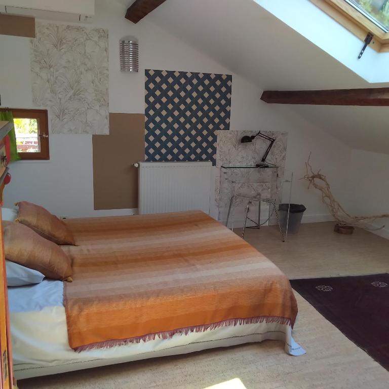 Postel nebo postele na pokoji v ubytování Espace Beléverte Bussière 2 Albizia appartement meublé de 2 chambres
