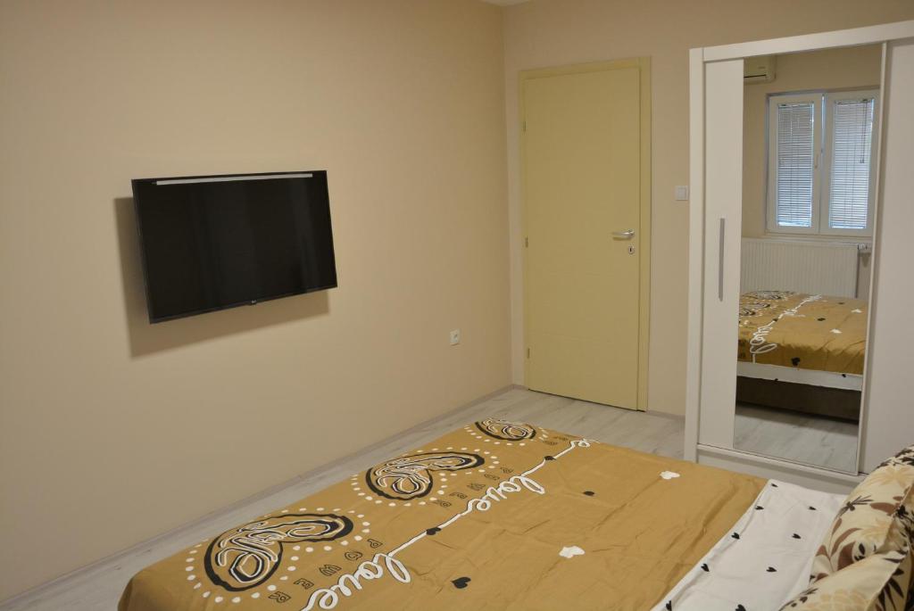 Postel nebo postele na pokoji v ubytování Garden apartmani