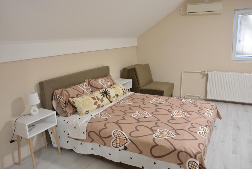 Postel nebo postele na pokoji v ubytování Garden apartmani