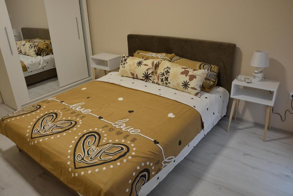 Postel nebo postele na pokoji v ubytování Garden apartmani