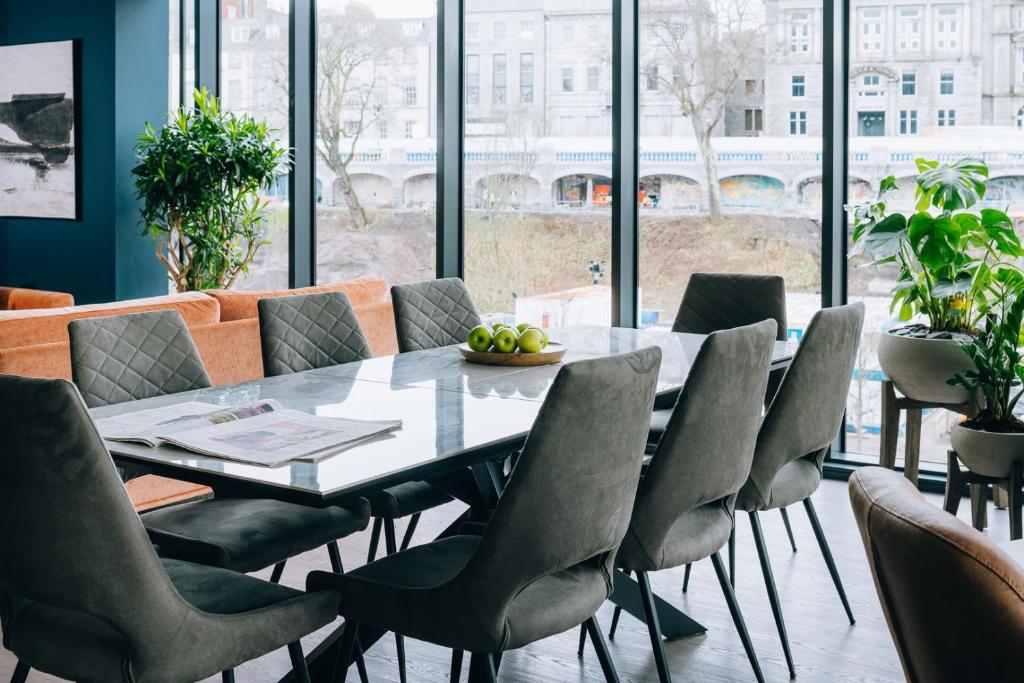 Chic Apartments and Studios at The Point in Aberdeen - 