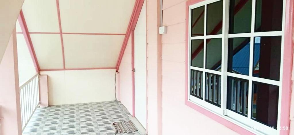 Foto dalla galleria di Dongorit Cabin Deluxe Room a Kampong Kundassan