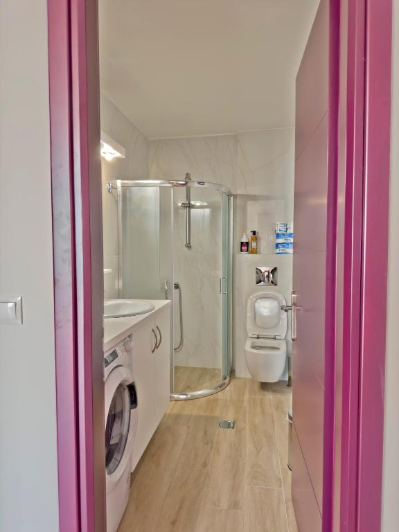 A bathroom at Sea Sparkle 1b