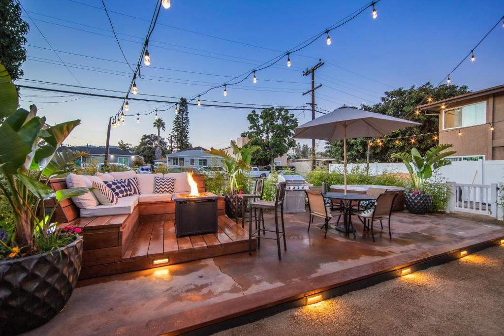 Apartment The Retreat Units 3 4 Freshly Remodeled Patio with Hot Tub