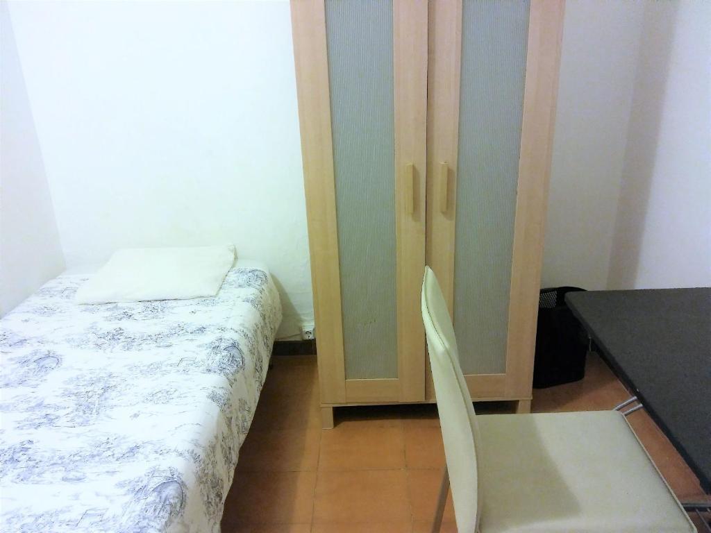 Кровать или кровати в номере Room in Guest room - Private room with sunny terrace of 200m2 3