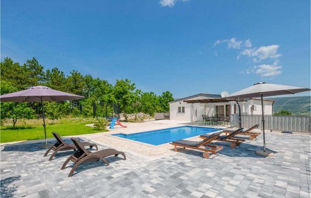 Three-Bedroom Holiday Home In Grubine