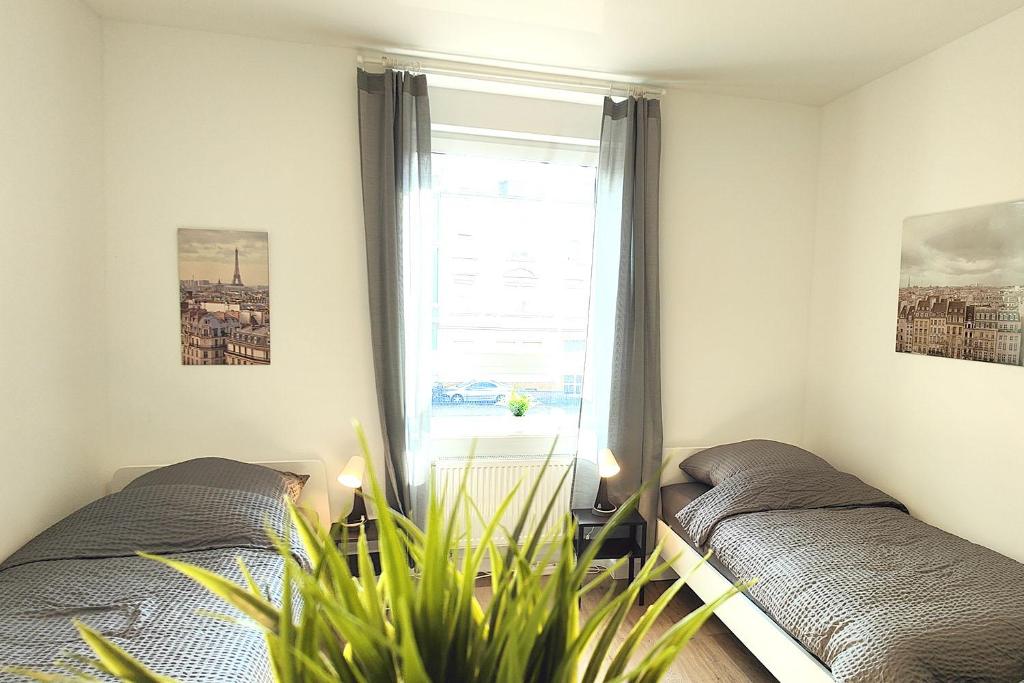 Postel nebo postele na pokoji v ubytování cozy apartments Offenbach