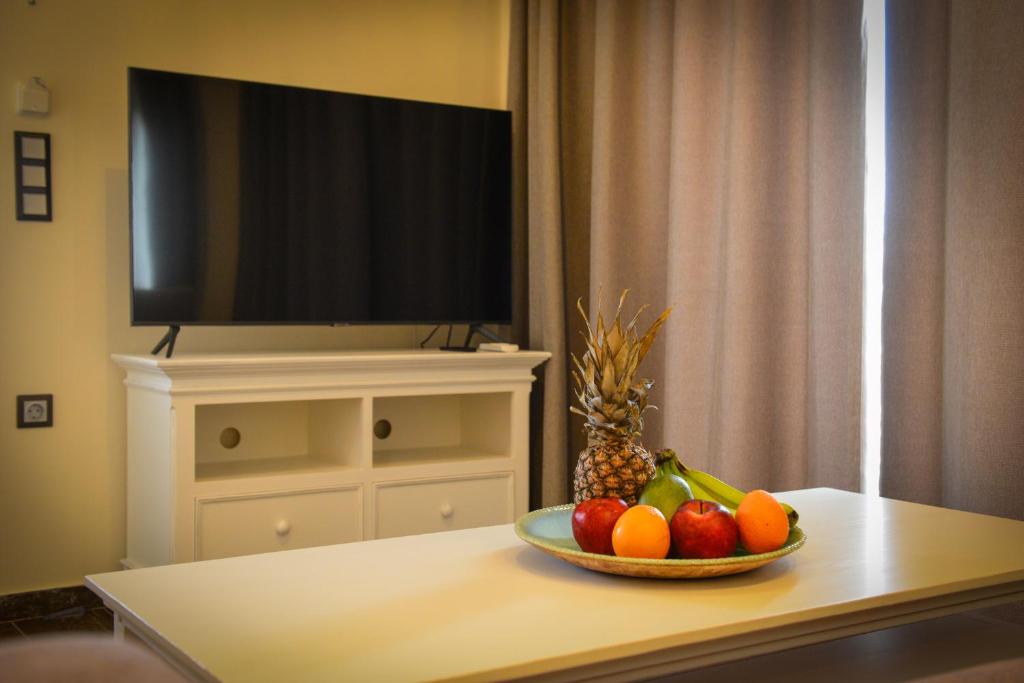 TV a/nebo společenská místnost v ubytování Melina Skiathos