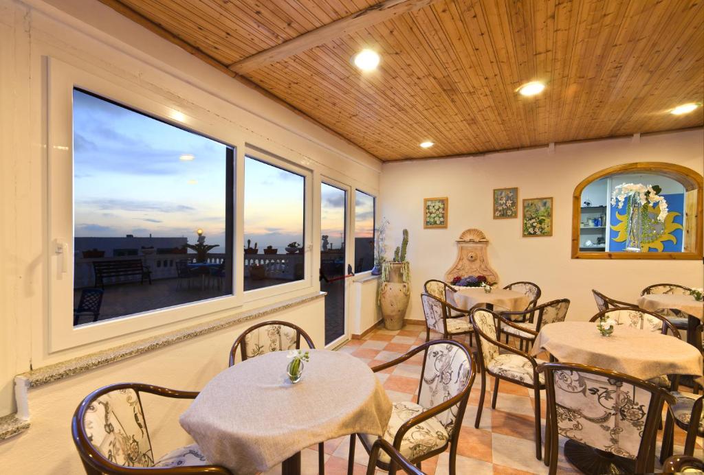 Restaurace v ubytování Hotel Riva del Sole