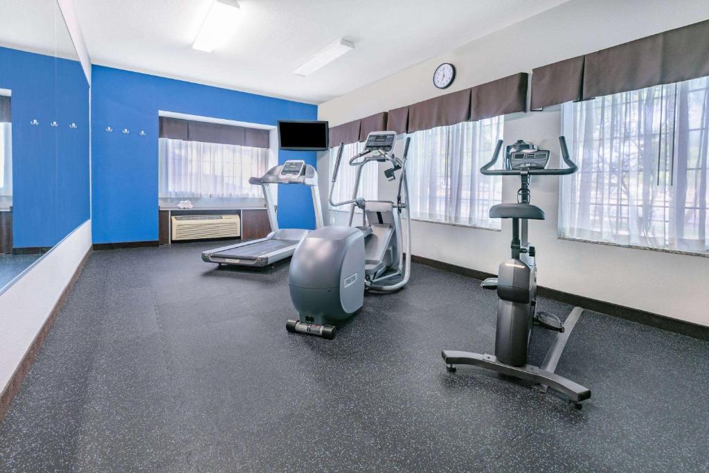 Microtel Inn & Suites by Wyndham Austin Airport photo