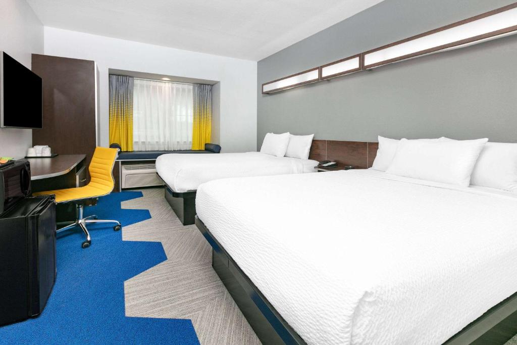 Microtel Inn & Suites by Wyndham Austin Airport photo