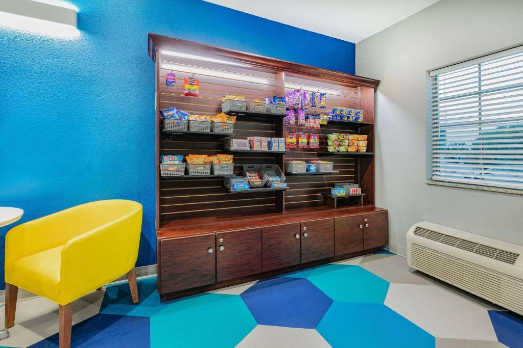 Microtel Inn & Suites by Wyndham Austin Airport photo